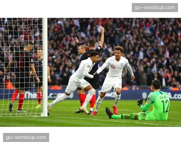 “伤退离场，格列兹曼泪洒万达大都会球场”